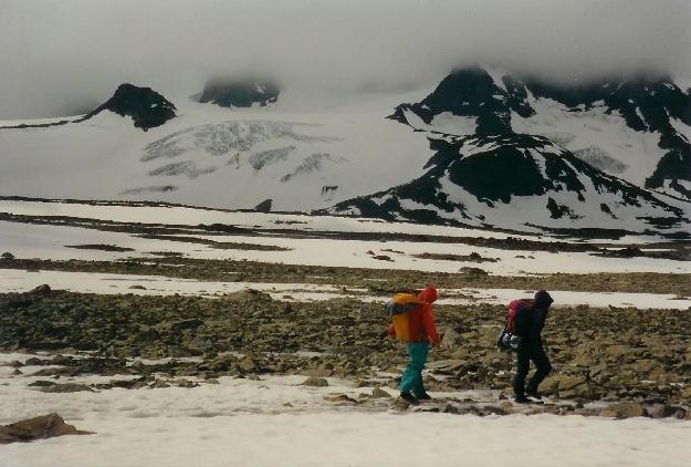 Over Skautflyi, ca. 1.600 moh. Veobreen i baggrunden.