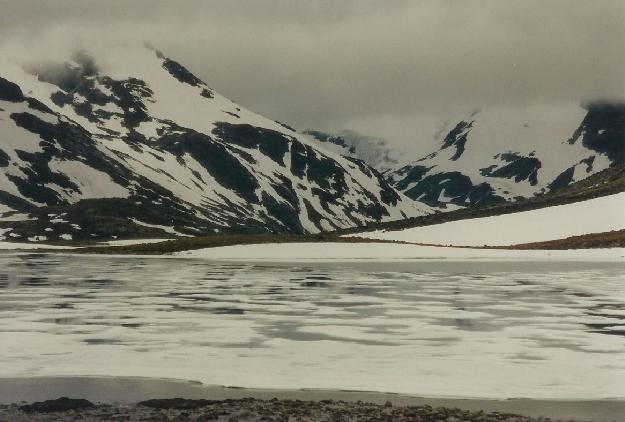 Leirvassbu -> Gjendebu. Enten Leirvatnet, 1.401 moh, eller vre Hglvagltjrn, 1.445 moh.