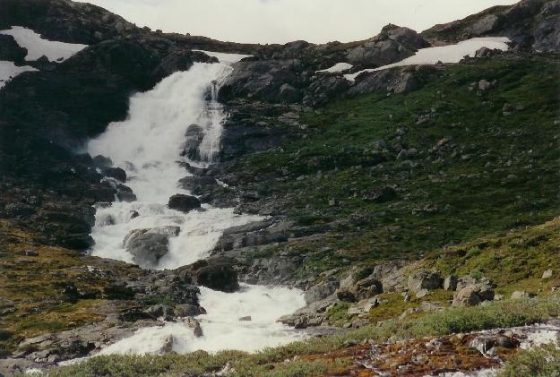 Vue tilbage mod Hellerfossen verst i Stordalen.