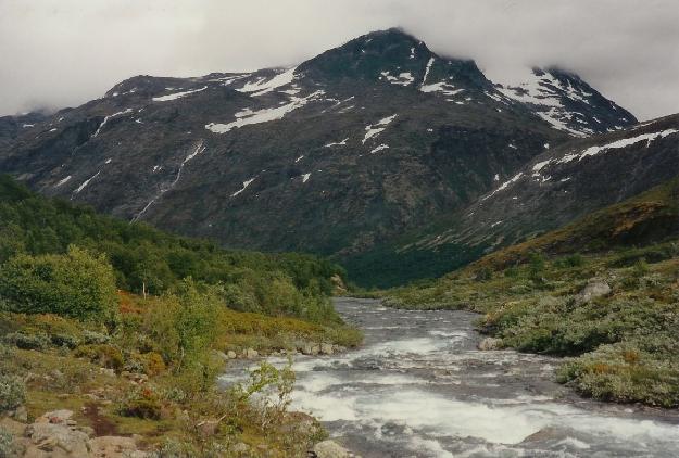 Langs Stori ned gennem Stordalen.
